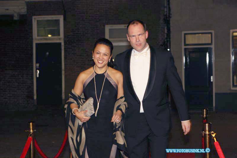 160227450.jpg - DORDRECHT 27-02-2016 Rotaryclub Johan de Witt Ter Merwe voor de derde keer het Cinedordt Oscargala in cinema The Movies. Ook dit jaar is er een spetterend programma samengesteld: gasten worden ontvangen op de rode loper met paparazzi zij kunnen met Oscar op de foto en er draait natuurlijk een genomineerde Oscarfilm. Om 00.00 uur wordt de Oscar-winnaar van de avond bekend gemaakt: and The Oscar goes  het meest glamourous geklede koppel van de avondDeze digitale foto blijft eigendom van FOTOPERSBURO BUSINK. Wij hanteren de voorwaarden van het N.V.F. en N.V.J. Gebruik van deze foto impliceert dat u bekend bent  en akkoord gaat met deze voorwaarden bij publicatie.EB/ETIENNE BUSINK