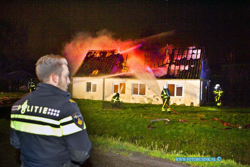 15012604.jpg - FOTOOPDRACHT:Mookhoek:26-01-2015: Rond 23,30 uur vannacht brak er een uitslaande brand in een woning aan de schaweg 5 uit, De bewoners konden zich in veilheid brengen, de brandweer maakte grote brand ivm met de waterwining. De woning brande geheel uit, voor de bewoners word vervangend onderdak gezocht.Deze digitale foto blijft eigendom van FOTOPERSBURO BUSINK. Wij hanteren de voorwaarden van het N.V.F. en N.V.J. Gebruik van deze foto impliceert dat u bekend bent  en akkoord gaat met deze voorwaarden bij publicatie.EB/ETIENNE BUSINK