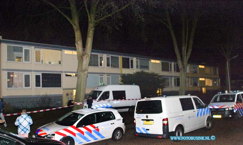 15012702.jpg - FOTOOPDRACHT:Zwijndrecht:27-01-2014:Vrouw door geweld om het leven gebracht in zwijndrecht aan de Bosch een 37 jarige man aangehouden.Volgens de politie is zij door geweld om het leven gebracht. Deze digitale foto blijft eigendom van FOTOPERSBURO BUSINK. Wij hanteren de voorwaarden van het N.V.F. en N.V.J. Gebruik van deze foto impliceert dat u bekend bent  en akkoord gaat met deze voorwaarden bij publicatie.EB/ETIENNE BUSINK