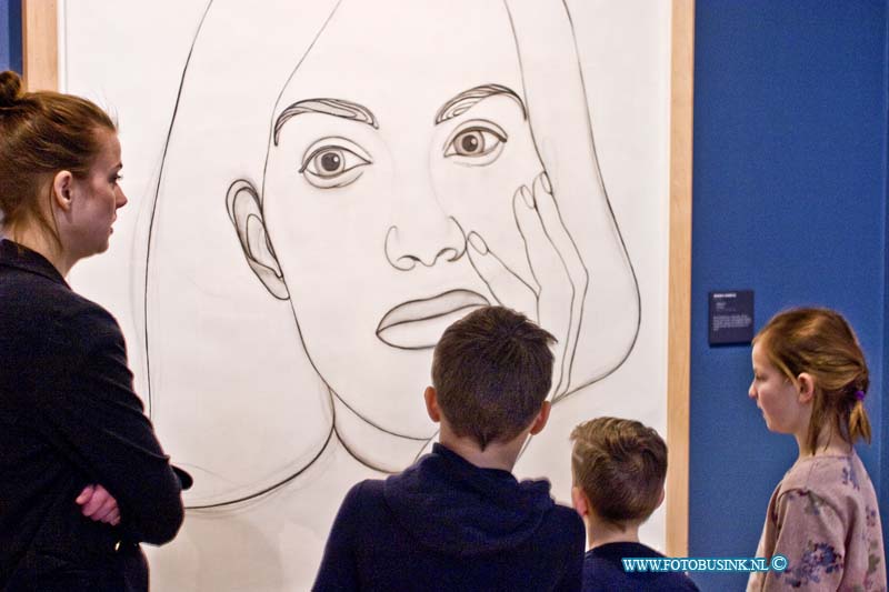 15013107.jpg - FOTOOPDRACHT:Dordrecht:31-01-2015:Het Dordrechts Museum eindigt januari met een wel heel leuke kinderworkshop: Kijk en Teken! Eerst samen kijken naar tekenkunst uit verschillende perioden en daarna zelf aan de slag in het atelier. Laat je zaterdagmiddag 31 januari inspireren in het Dordrechts Museum en laat daarna je creativiteit de vrije loop.  Deze digitale foto blijft eigendom van FOTOPERSBURO BUSINK. Wij hanteren de voorwaarden van het N.V.F. en N.V.J. Gebruik van deze foto impliceert dat u bekend bent  en akkoord gaat met deze voorwaarden bij publicatie.EB/ETIENNE BUSINK