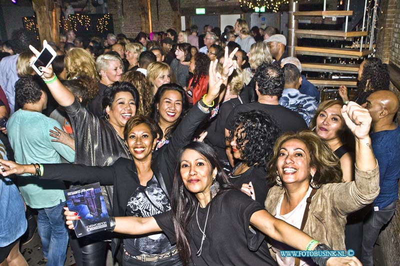 16010301.jpg - DORDRECHT  03-Januari 2015 In het Dolhuis was er de avond van SOULHEAVEN LIVE NY DANCE EVENT. R & R Events present: Soul Heaven Live 30+ Party! in het uitverkochte Dolhuis was de party een groot succes, vele mensen dansten deze avond heerlijk massaal over de dansvloer en de swingende muziek.Deze digitale foto blijft eigendom van FOTOPERSBURO BUSINK. Wij hanteren de voorwaarden van het N.V.F. en N.V.J. Gebruik van deze foto impliceert dat u bekend bent  en akkoord gaat met deze voorwaarden bij publicatie.EB/ETIENNE BUSINK