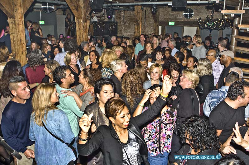 16010302.jpg - DORDRECHT  03-Januari 2015 In het Dolhuis was er de avond van SOULHEAVEN LIVE NY DANCE EVENT. R & R Events present: Soul Heaven Live 30+ Party! in het uitverkochte Dolhuis was de party een groot succes, vele mensen dansten deze avond heerlijk massaal over de dansvloer en de swingende muziek.Deze digitale foto blijft eigendom van FOTOPERSBURO BUSINK. Wij hanteren de voorwaarden van het N.V.F. en N.V.J. Gebruik van deze foto impliceert dat u bekend bent  en akkoord gaat met deze voorwaarden bij publicatie.EB/ETIENNE BUSINK