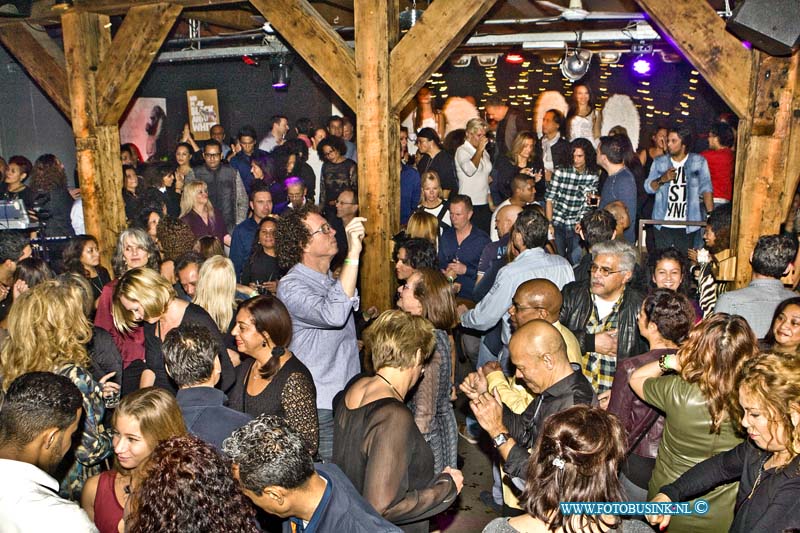 16010303.jpg - DORDRECHT  03-Januari 2015 In het Dolhuis was er de avond van SOULHEAVEN LIVE NY DANCE EVENT. R & R Events present: Soul Heaven Live 30+ Party! in het uitverkochte Dolhuis was de party een groot succes, vele mensen dansten deze avond heerlijk massaal over de dansvloer en de swingende muziek.Deze digitale foto blijft eigendom van FOTOPERSBURO BUSINK. Wij hanteren de voorwaarden van het N.V.F. en N.V.J. Gebruik van deze foto impliceert dat u bekend bent  en akkoord gaat met deze voorwaarden bij publicatie.EB/ETIENNE BUSINK