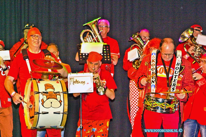 16011609.jpg - DORDRECHT 16-01-2016 Het vermaarde en inmiddels internationale kapellenfestival 30e editie van Ramspoed. Georganiseerd door Kakofonieband De Rammen in samenwerking met Bibelot. Zoals gebruikelijk heeft Ramspoed elk jaar een thema deze dertigste editie wordt het Ramphonica in Rosso. Het werd wederom een spectaculaire muzikale avond in de 2 zalen Main Stage als Power Stage podium met bijzondere acts.Deze digitale foto blijft eigendom van FOTOPERSBURO BUSINK. Wij hanteren de voorwaarden van het N.V.F. en N.V.J. Gebruik van deze foto impliceert dat u bekend bent  en akkoord gaat met deze voorwaarden bij publicatie.EB/ETIENNE BUSINK