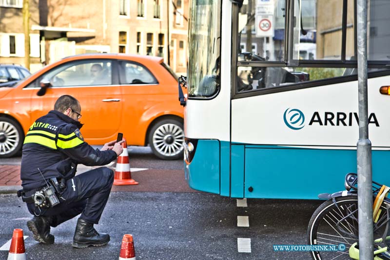 16011807.jpg - DORDRECHT 18-01-2016( Foto: Politie doet onderzoek of in actie met eigen telefoon camera bij ongeval met fiets en bus).  Bij een aanrijding tussen een stadsbus en fietser op de Dubbeldamseweg Noord is een vrouw zwaar gewond geraakt. De Ambulance en Trauma helikopter medewerkers verzorgende de zwaar gewonde vrouw om naar een ziekenhuis te brengen.  De bus en de fietser hadden elkaar niet gezien op de rotonde en raakte elkaar, de fiets raakte zwaar beschadigd. De politie stelt een onderzoek in naar de toedracht van het ongeval.  Deze digitale foto blijft eigendom van FOTOPERSBURO BUSINK. Wij hanteren de voorwaarden van het N.V.F. en N.V.J. Gebruik van deze foto impliceert dat u bekend bent  en akkoord gaat met deze voorwaarden bij publicatie.EB/ETIENNE BUSINK