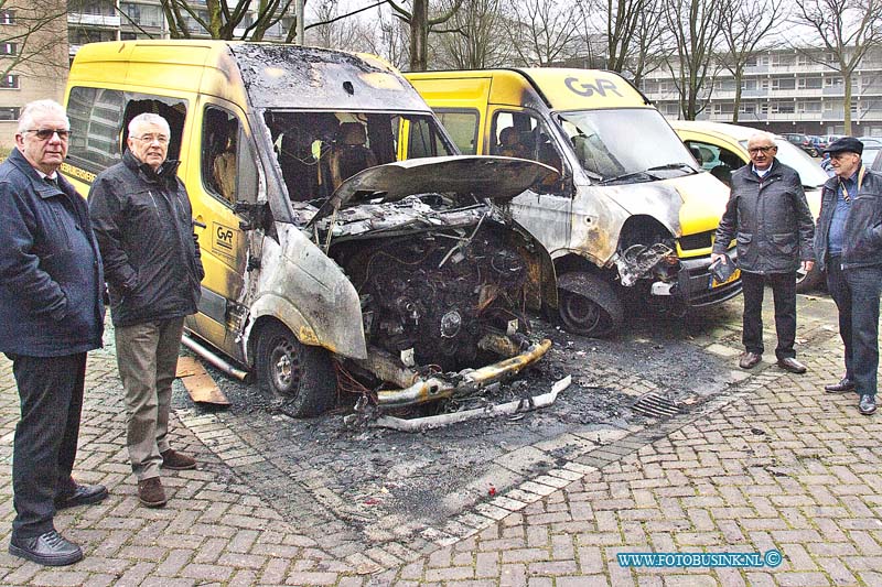 170101513.jpg - DODRECHT - Op zaterdagavond 31 december 2016 rond de klok van 23.20 werd de brandweer van Dordrecht opgeroepen voor een brand in een rolstoelenbus die op een parkeerterrein aan de Blaauwweg in Dordrecht stond geparkeerd.Toen de brandweer aan kwam sloegen er al meters hoge vlammen uit de rolstoelenbus.Een tweede rolstoelenbus die naast de andere bus stond geparkeerd vatte ook vlam.Beide rolstoelbussen raakte verwoest en waren niet meer bruikbaar.De volgende morgen is de schade pas goed te zien.Verschillende chauffeurs van de GVR kwamen vanmorgen verdrietig en boos naar de verwoeste bussen kijken.Voor meer info kunt u bellen met een van de chauffeurs van de gvr: Cor kerkhof-0653281813-.Deze digitale foto blijft eigendom van FOTOPERSBURO BUSINK. Wij hanteren de voorwaarden van het N.V.F. en N.V.J. Gebruik van deze foto impliceert dat u bekend bent  en akkoord gaat met deze voorwaarden bij publicatie.EB/ETIENNE BUSINK