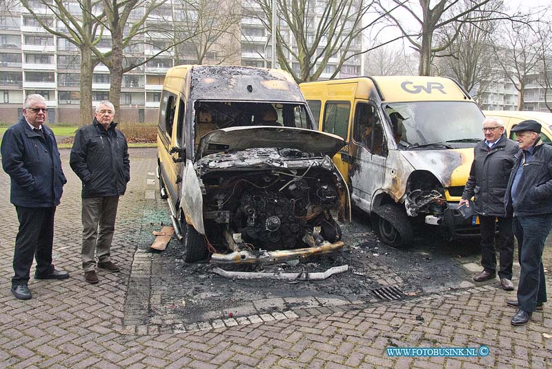 170101518.jpg - DODRECHT - Op zaterdagavond 31 december 2016 rond de klok van 23.20 werd de brandweer van Dordrecht opgeroepen voor een brand in een rolstoelenbus die op een parkeerterrein aan de Blaauwweg in Dordrecht stond geparkeerd.Toen de brandweer aan kwam sloegen er al meters hoge vlammen uit de rolstoelenbus.Een tweede rolstoelenbus die naast de andere bus stond geparkeerd vatte ook vlam.Beide rolstoelbussen raakte verwoest en waren niet meer bruikbaar.De volgende morgen is de schade pas goed te zien.Verschillende chauffeurs van de GVR kwamen vanmorgen verdrietig en boos naar de verwoeste bussen kijken.Voor meer info kunt u bellen met een van de chauffeurs van de gvr: Cor kerkhof-0653281813-.Deze digitale foto blijft eigendom van FOTOPERSBURO BUSINK. Wij hanteren de voorwaarden van het N.V.F. en N.V.J. Gebruik van deze foto impliceert dat u bekend bent  en akkoord gaat met deze voorwaarden bij publicatie.EB/ETIENNE BUSINK