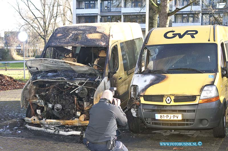 170102576.jpg - DORDRECHT - Op maandag 2 januari 2017 was een forensische onderzoeker van de politie bezig aan de Blaauwweg in Dordrecht om de twee verwoeste rolstoelbussen te onderzoeken die op oudejaarsavond in de brand werden gestoken.de verslagenheid van de chauffeurs en buurtbewoners is groot de mensen zijn zwaar teleur gesteld over dit incident en hopen dat er snel een verantwoordelijke wordt aangehouden.Deze digitale foto blijft eigendom van FOTOPERSBURO BUSINK. Wij hanteren de voorwaarden van het N.V.F. en N.V.J. Gebruik van deze foto impliceert dat u bekend bent  en akkoord gaat met deze voorwaarden bij publicatie.EB/ETIENNE BUSINK