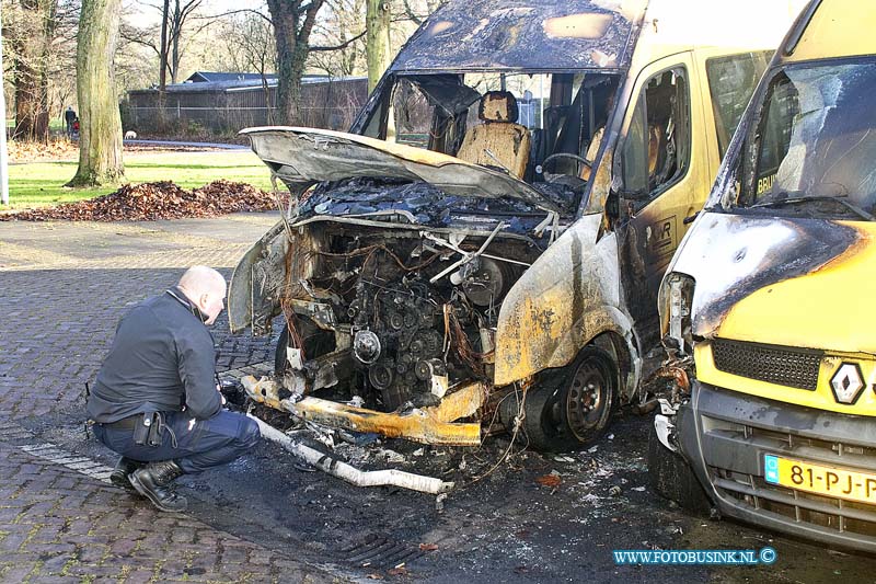 170102582.jpg - DORDRECHT - Op maandag 2 januari 2017 was een forensische onderzoeker van de politie bezig aan de Blaauwweg in Dordrecht om de twee verwoeste rolstoelbussen te onderzoeken die op oudejaarsavond in de brand werden gestoken.de verslagenheid van de chauffeurs en buurtbewoners is groot de mensen zijn zwaar teleur gesteld over dit incident en hopen dat er snel een verantwoordelijke wordt aangehouden.Deze digitale foto blijft eigendom van FOTOPERSBURO BUSINK. Wij hanteren de voorwaarden van het N.V.F. en N.V.J. Gebruik van deze foto impliceert dat u bekend bent  en akkoord gaat met deze voorwaarden bij publicatie.EB/ETIENNE BUSINK