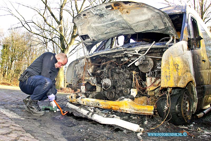 170102640.jpg - DORDRECHT - Op maandag 2 januari 2017 was een forensische onderzoeker van de politie bezig aan de Blaauwweg in Dordrecht om de twee verwoeste rolstoelbussen te onderzoeken die op oudejaarsavond in de brand werden gestoken.de verslagenheid van de chauffeurs en buurtbewoners is groot de mensen zijn zwaar teleur gesteld over dit incident en hopen dat er snel een verantwoordelijke wordt aangehouden.Deze digitale foto blijft eigendom van FOTOPERSBURO BUSINK. Wij hanteren de voorwaarden van het N.V.F. en N.V.J. Gebruik van deze foto impliceert dat u bekend bent  en akkoord gaat met deze voorwaarden bij publicatie.EB/ETIENNE BUSINK