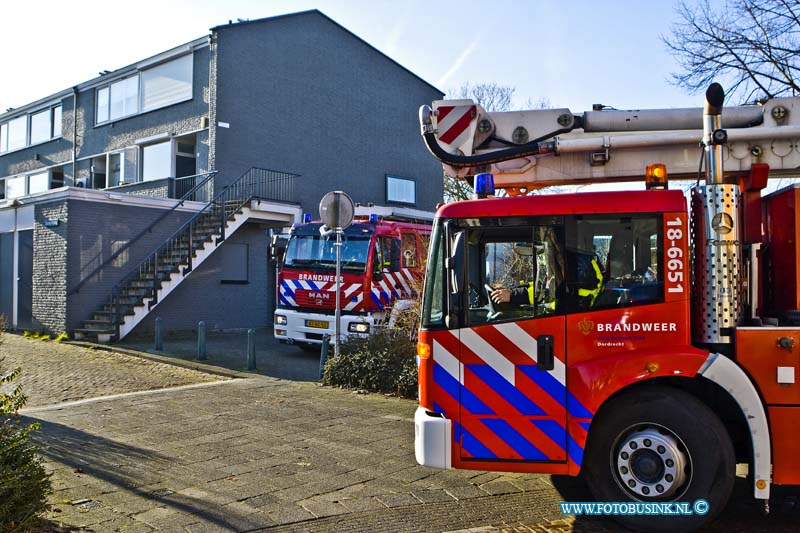 17012101.jpg - DORDRECHT:21 januari 2017: Bij een brand in een meterkast in de flat aan het Damplein is de schade gelukkig relatief klein gebleven. De brandweer was snel ter plaatse en deed de nacontrole van de brand. De bewoners moeten zelf voor een oplossing zorgen voor de schade die is ontstaan.Deze digitale foto blijft eigendom van FOTOPERSBURO BUSINK. Wij hanteren de voorwaarden van het N.V.F. en N.V.J. Gebruik van deze foto impliceert dat u bekend bent  en akkoord gaat met deze voorwaarden bij publicatie.EB/ETIENNE BUSINK