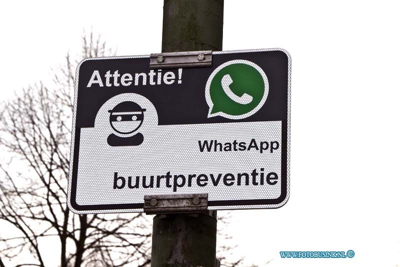 17012502.jpg - DORDRECHT:25 Januari 2017: Buurtpreventie whatsapp bord in de wijk Nieuw Krisïjn.Deze digitale foto blijft eigendom van FOTOPERSBURO BUSINK. Wij hanteren de voorwaarden van het N.V.F. en N.V.J. Gebruik van deze foto impliceert dat u bekend bent  en akkoord gaat met deze voorwaarden bij publicatie.EB/ETIENNE BUSINK