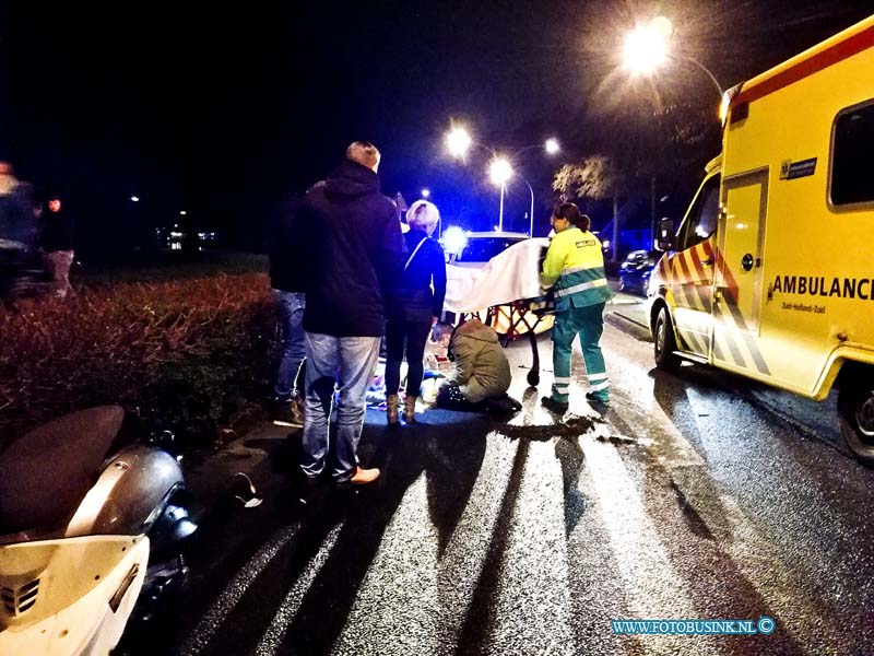 170130757.jpg - ZWIJNDRECHT - Op maandagavond 30 januari 2017 werden de hulpdiensten opgeroepen voor een aanrijding letsel aan de Burg. Pijlhogeweglaan in Zwijndrecht.Het 21-jarige slachtoffer was flink gewond geraakt nadat ze was aangereden met haar scooter tijdens het oversteken door een personenenauto en had diverse verwondingen op het gehele lichaam.Het slachtoffer is met spoed overgebracht naar een ziekenhuis.Omstanders verleende eerst hulp tot de hulpdiensten er waren.De politie heeft de toedracht van het ongeval onderzocht.Deze digitale foto blijft eigendom van FOTOPERSBURO BUSINK. Wij hanteren de voorwaarden van het N.V.F. en N.V.J. Gebruik van deze foto impliceert dat u bekend bent  en akkoord gaat met deze voorwaarden bij publicatie.EB/ETIENNE BUSINK