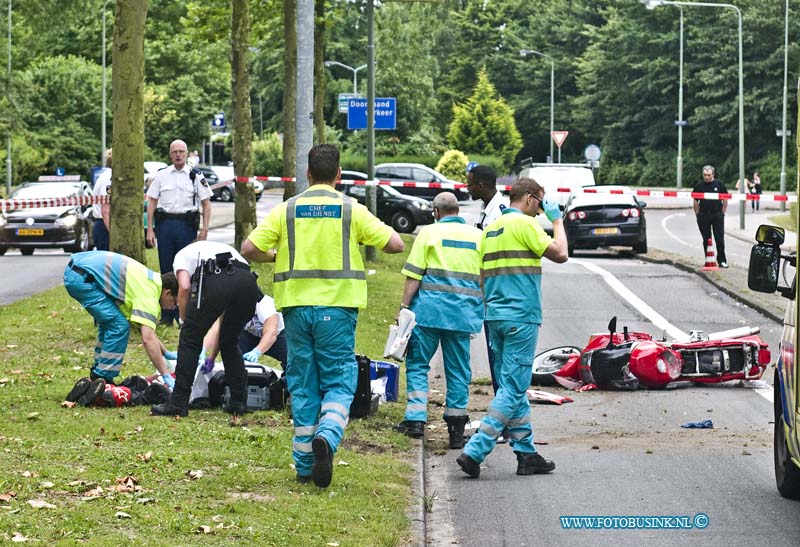 14070707.jpg - FOTOOPDRACHT:Dordrecht:07-07-2014: Op de Galileilaan is vanavond een motorrijder gevallen en dodelijk verongelijkt, het Ambulance personeel en Trauma Helikopter Team konden helaas voor het slachtoffer niks meer betekenen. De politie heeft we ge weg enkelen uren afgezet en er word technische onderzoek gedaan naar de toedracht van het ongevalDeze digitale foto blijft eigendom van FOTOPERSBURO BUSINK. Wij hanteren de voorwaarden van het N.V.F. en N.V.J. Gebruik van deze foto impliceert dat u bekend bent  en akkoord gaat met deze voorwaarden bij publicatie.EB/ETIENNE BUSINK