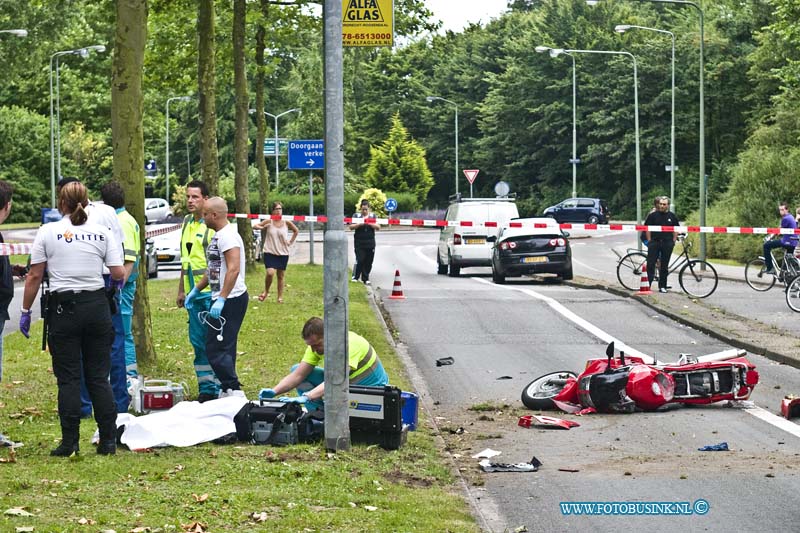 14070708.jpg - FOTOOPDRACHT:Dordrecht:07-07-2014: Op de Galileilaan is vanavond een motorrijder gevallen en dodelijk verongelijkt, het Ambulance personeel en Trauma Helikopter Team konden helaas voor het slachtoffer niks meer betekenen. De politie heeft we ge weg enkelen uren afgezet en er word technische onderzoek gedaan naar de toedracht van het ongevalDeze digitale foto blijft eigendom van FOTOPERSBURO BUSINK. Wij hanteren de voorwaarden van het N.V.F. en N.V.J. Gebruik van deze foto impliceert dat u bekend bent  en akkoord gaat met deze voorwaarden bij publicatie.EB/ETIENNE BUSINK