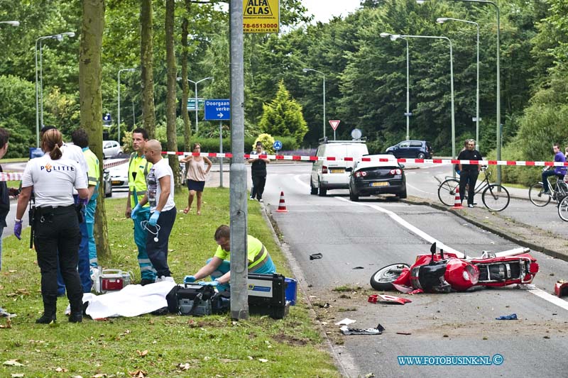 14070708.jpg - FOTOOPDRACHT:Dordrecht:07-07-2014: Op de Galileilaan is vanavond een motorrijder gevallen en dodelijk verongelijkt, het Ambulance personeel en Trauma Helikopter Team konden helaas voor het slachtoffer niks meer betekenen. De politie heeft we ge weg enkelen uren afgezet en er word technische onderzoek gedaan naar de toedracht van het ongevalDeze digitale foto blijft eigendom van FOTOPERSBURO BUSINK. Wij hanteren de voorwaarden van het N.V.F. en N.V.J. Gebruik van deze foto impliceert dat u bekend bent  en akkoord gaat met deze voorwaarden bij publicatie.EB/ETIENNE BUSINK