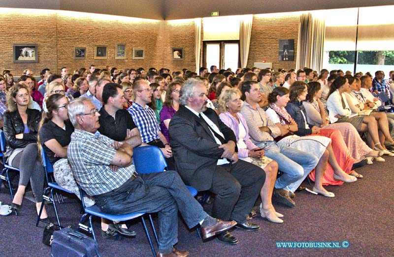 14071202.jpg - FOTOOPDRACHT;Hardinxveld-Giessendam:12-07-2014:Bijeenkomst Kom Ook Groep, met kandidaat G.R. Mauritz, Hervormd Centrum", Talmastraat 9  Hardinxveld-Giessendam Deze digitale foto blijft eigendom van FOTOPERSBURO BUSINK. Wij hanteren de voorwaarden van het N.V.F. en N.V.J. Gebruik van deze foto impliceert dat u bekend bent  en akkoord gaat met deze voorwaarden bij publicatie.EB/ETIENNE BUSINK