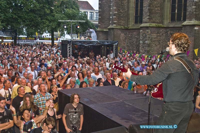 14072002.jpg - FOTOOPDRACHTDordrecht:20-07-:2014:Big Rivers wel gezellig niet erg druk.Deze digitale foto blijft eigendom van FOTOPERSBURO BUSINK. Wij hanteren de voorwaarden van het N.V.F. en N.V.J. Gebruik van deze foto impliceert dat u bekend bent  en akkoord gaat met deze voorwaarden bij publicatie.EB/ETIENNE BUSINK