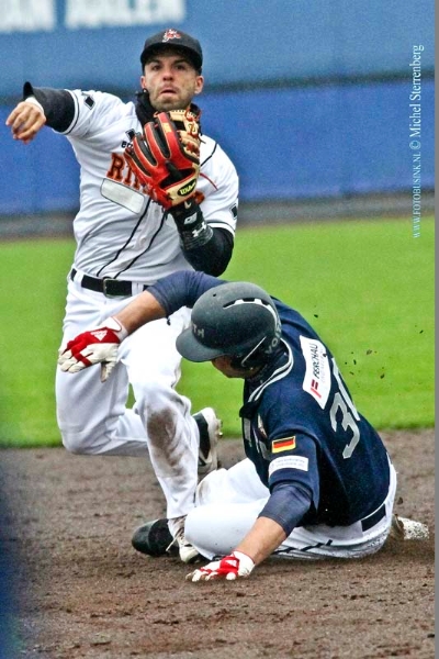 15060210.jpg - ROTTERDAM - 2 Juni 2015 is in het Familie Stadion begonnen met de Baseball Europa Cup. Templiers Senart, Draci Brno, Rimini, Heidenheim, KNTU Elizavetgrad en gastheer Curacao Neptunus strijden tot en met zondag om europacup.NOVUM COPYRIGHT ETIENNE BUSINK