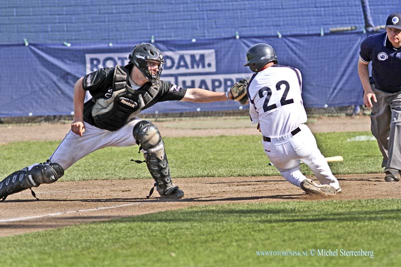 15060408.jpg - ROTTERDAM 4 Juni 2015. Derde speeldag in de strijd om de Europa Cup Baseball. Moment uit de wedstrijd Draci Brno tegen Elizavetgrad.Deze digitale foto blijft eigendom van FOTOPERSBURO BUSINK. Wij hanteren de voorwaarden van het N.V.F. en N.V.J. Gebruik van deze foto impliceert dat u bekend bent  en akkoord gaat met deze voorwaarden bij publicatie.EB/ETIENNE BUSINK