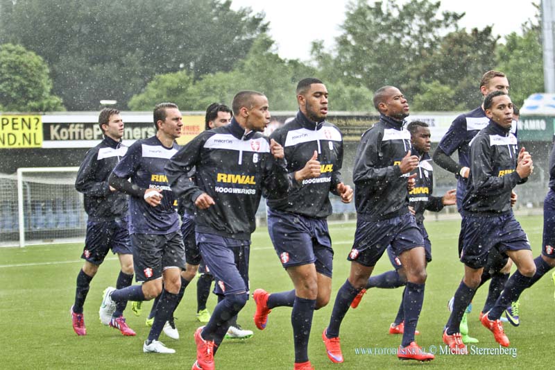 15062201.jpg - DORDRECHT - 22 Juni 2015 De eerste training van FC Dordrecht voor het seizoen 2015/2016 Sportpark Krommendijk.NOVUM COPYRIGHT ETIENNE BUSINK