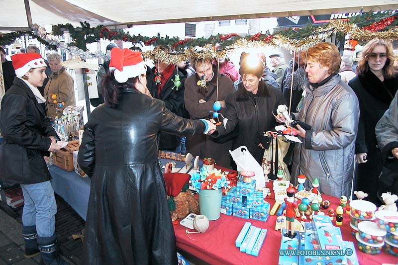 00121609.jpg - DE LOCOM :Dordrecht:16-12-2000:de dordtse kerstmarkt in de binnenstadDeze digitale foto blijft eigendom van FOTOPERSBURO BUSINK. Wij hanteren de voorwaarden van het N.V.F. en N.V.J. Gebruik van deze foto impliceert dat u bekend bent  en akkoord gaat met deze voorwaarden bij publicatie.EB/ETIENNE BUSINK