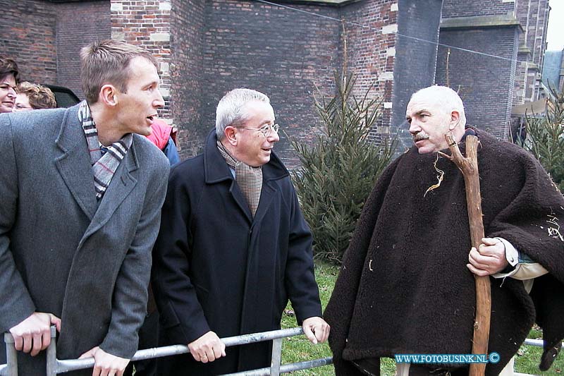 00121626.jpg - DORDTCENTRAAL:Dordrecht:16-12-2000:de dordtse kerstmarkt in de binnenstadDeze digitale foto blijft eigendom van FOTOPERSBURO BUSINK. Wij hanteren de voorwaarden van het N.V.F. en N.V.J. Gebruik van deze foto impliceert dat u bekend bent  en akkoord gaat met deze voorwaarden bij publicatie.EB/ETIENNE BUSINK