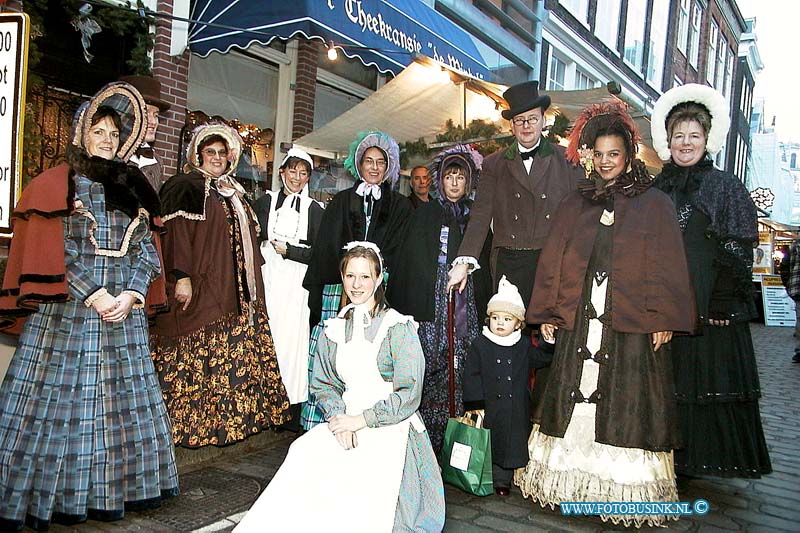 00121704.jpg - DORDTCENTRAAL :Dordrecht:17-12-2000:de winnende kraam op de dordtse kerstmarkt t heekransje de winkel grote kerksbuurtDeze digitale foto blijft eigendom van FOTOPERSBURO BUSINK. Wij hanteren de voorwaarden van het N.V.F. en N.V.J. Gebruik van deze foto impliceert dat u bekend bent  en akkoord gaat met deze voorwaarden bij publicatie.EB/ETIENNE BUSINK