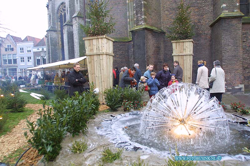 01121517.jpg - DORDTCENTRAAL :Dordrecht:15-12-2001:de kerstmarkt dordrechtDeze digitale foto blijft eigendom van FOTOPERSBURO BUSINK. Wij hanteren de voorwaarden van het N.V.F. en N.V.J. Gebruik van deze foto impliceert dat u bekend bent  en akkoord gaat met deze voorwaarden bij publicatie.EB/ETIENNE BUSINK