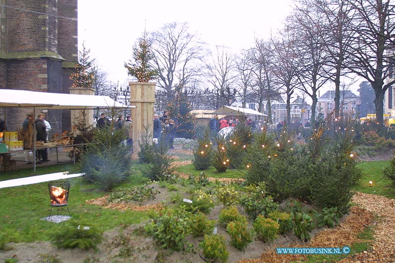 01121518.jpg - DORDTCENTRAAL :Dordrecht:15-12-2001:de kerstmarkt dordrechtDeze digitale foto blijft eigendom van FOTOPERSBURO BUSINK. Wij hanteren de voorwaarden van het N.V.F. en N.V.J. Gebruik van deze foto impliceert dat u bekend bent  en akkoord gaat met deze voorwaarden bij publicatie.EB/ETIENNE BUSINK