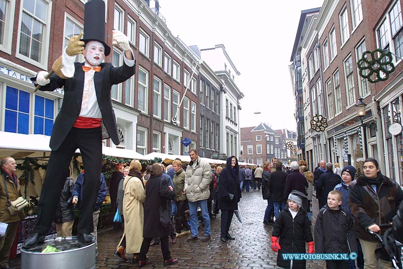 01121523.jpg - DORDTCENTRAAL :Dordrecht:15-12-2001:de kerstmarkt dordrechtDeze digitale foto blijft eigendom van FOTOPERSBURO BUSINK. Wij hanteren de voorwaarden van het N.V.F. en N.V.J. Gebruik van deze foto impliceert dat u bekend bent  en akkoord gaat met deze voorwaarden bij publicatie.EB/ETIENNE BUSINK