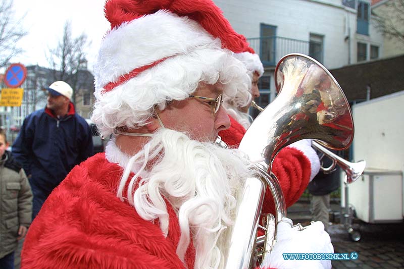 01121529.jpg - DORDTCENTRAAL :Dordrecht:15-12-2001:de kerstmarkt dordrechtDeze digitale foto blijft eigendom van FOTOPERSBURO BUSINK. Wij hanteren de voorwaarden van het N.V.F. en N.V.J. Gebruik van deze foto impliceert dat u bekend bent  en akkoord gaat met deze voorwaarden bij publicatie.EB/ETIENNE BUSINK