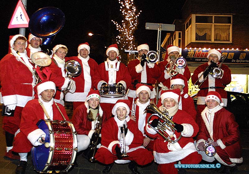 02121009.jpg - FOTOOPDRACHT:Dordrecht:10-12-2002:foto laphethemookiskesrtmarkt en ontsteking van kerstboom op de brouwersdijk oud krispijnDeze digitale foto blijft eigendom van FOTOPERSBURO BUSINK. Wij hanteren de voorwaarden van het N.V.F. en N.V.J. Gebruik van deze foto impliceert dat u bekend bent  en akkoord gaat met deze voorwaarden bij publicatie.EB/ETIENNE BUSINK