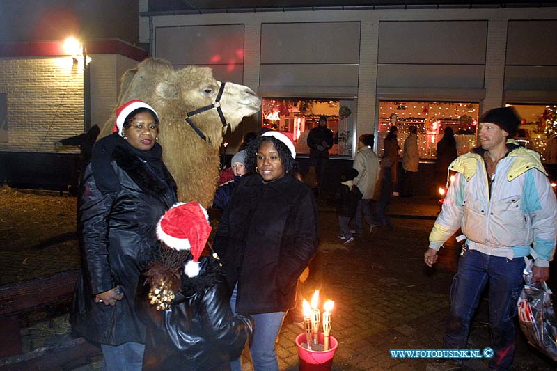02121227.jpg - FOTOOPDRACHT:Dordrecht:12-12-2002:kerstavond in buurthuis het hobbeltje voor de jeug toud krispijn mesdagstraatDeze digitale foto blijft eigendom van FOTOPERSBURO BUSINK. Wij hanteren de voorwaarden van het N.V.F. en N.V.J. Gebruik van deze foto impliceert dat u bekend bent  en akkoord gaat met deze voorwaarden bij publicatie.EB/ETIENNE BUSINK