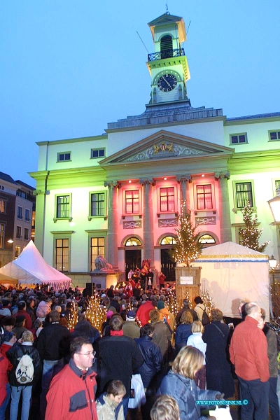 02121402.jpg - FOTOOPDRACHT:Dordrecht:14-12-2002:De grootste kerstmarkt van Nederland DordrechtDeze digitale foto blijft eigendom van FOTOPERSBURO BUSINK. Wij hanteren de voorwaarden van het N.V.F. en N.V.J. Gebruik van deze foto impliceert dat u bekend bent  en akkoord gaat met deze voorwaarden bij publicatie.EB/ETIENNE BUSINK