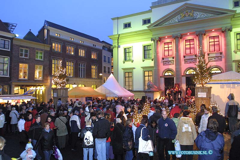 02121403.jpg - FOTOOPDRACHT:Dordrecht:14-12-2002:De grootste kerstmarkt van Nederland DordrechtDeze digitale foto blijft eigendom van FOTOPERSBURO BUSINK. Wij hanteren de voorwaarden van het N.V.F. en N.V.J. Gebruik van deze foto impliceert dat u bekend bent  en akkoord gaat met deze voorwaarden bij publicatie.EB/ETIENNE BUSINK