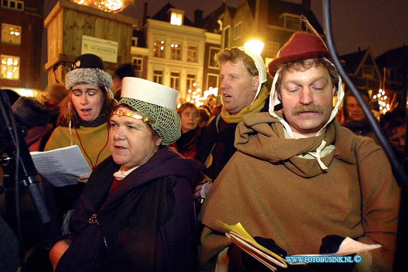 02121407.jpg - FOTOOPDRACHT:Dordrecht:14-12-2002:De grootste kerstmarkt van Nederland DordrechtDeze digitale foto blijft eigendom van FOTOPERSBURO BUSINK. Wij hanteren de voorwaarden van het N.V.F. en N.V.J. Gebruik van deze foto impliceert dat u bekend bent  en akkoord gaat met deze voorwaarden bij publicatie.EB/ETIENNE BUSINK