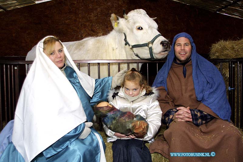 02121412.jpg - FOTOOPDRACHT:Dordrecht:14-12-2002:De grootste kerstmarkt van Nederland DordrechtDeze digitale foto blijft eigendom van FOTOPERSBURO BUSINK. Wij hanteren de voorwaarden van het N.V.F. en N.V.J. Gebruik van deze foto impliceert dat u bekend bent  en akkoord gaat met deze voorwaarden bij publicatie.EB/ETIENNE BUSINK