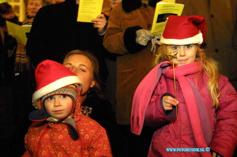 02121424.jpg - FOTOOPDRACHT:Dordrecht:14-12-2002:De grootste kerstmarkt van Nederland DordrechtDeze digitale foto blijft eigendom van FOTOPERSBURO BUSINK. Wij hanteren de voorwaarden van het N.V.F. en N.V.J. Gebruik van deze foto impliceert dat u bekend bent  en akkoord gaat met deze voorwaarden bij publicatie.EB/ETIENNE BUSINK
