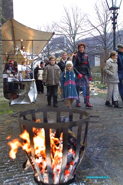02121425.jpg - FOTOOPDRACHT:Dordrecht:14-12-2002:De grootste kerstmarkt van Nederland DordrechtDeze digitale foto blijft eigendom van FOTOPERSBURO BUSINK. Wij hanteren de voorwaarden van het N.V.F. en N.V.J. Gebruik van deze foto impliceert dat u bekend bent  en akkoord gaat met deze voorwaarden bij publicatie.EB/ETIENNE BUSINK