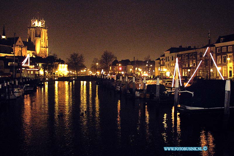 02121426.jpg - FOTOOPDRACHT:Dordrecht:14-12-2002:foto grote kerk in licht owaseDe grootste kerstmarkt van Nederland DordrechtDeze digitale foto blijft eigendom van FOTOPERSBURO BUSINK. Wij hanteren de voorwaarden van het N.V.F. en N.V.J. Gebruik van deze foto impliceert dat u bekend bent  en akkoord gaat met deze voorwaarden bij publicatie.EB/ETIENNE BUSINK