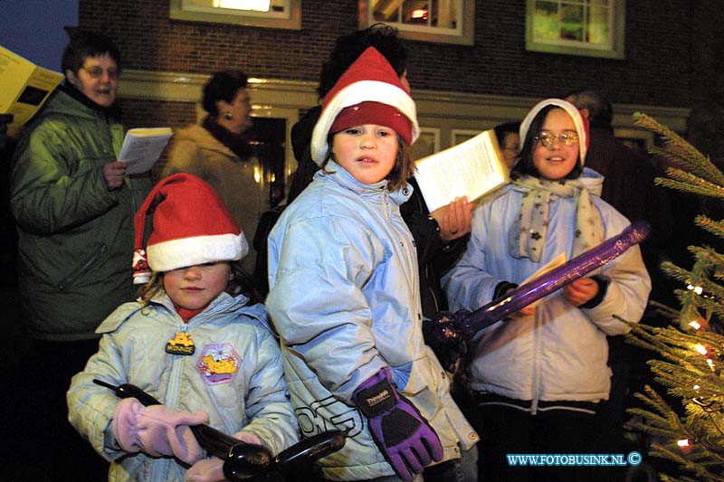 02121438.jpg - FOTOOPDRACHT:Dordrecht:14-12-2002:De grootste kerstmarkt van Nederland DordrechtDeze digitale foto blijft eigendom van FOTOPERSBURO BUSINK. Wij hanteren de voorwaarden van het N.V.F. en N.V.J. Gebruik van deze foto impliceert dat u bekend bent  en akkoord gaat met deze voorwaarden bij publicatie.EB/ETIENNE BUSINK
