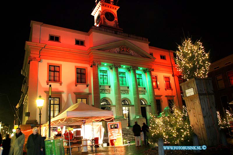 03121204.jpg - FOTOOPDRACHT:Dordrecht:12-12-2003:eerste avond van de dordtse kerstmarkt 2004Deze digitale foto blijft eigendom van FOTOPERSBURO BUSINK. Wij hanteren de voorwaarden van het N.V.F. en N.V.J. Gebruik van deze foto impliceert dat u bekend bent  en akkoord gaat met deze voorwaarden bij publicatie.EB/ETIENNE BUSINK