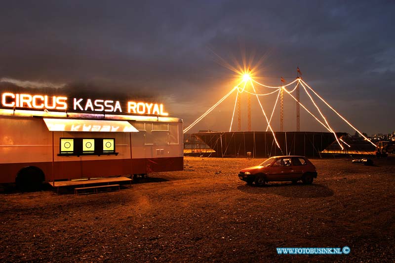 04120311.jpg - FOTOOPDRACHT:Dordrecht:03-12-2004:aanbouw circus royal aan de merwedestraat dordtDeze digitale foto blijft eigendom van FOTOPERSBURO BUSINK. Wij hanteren de voorwaarden van het N.V.F. en N.V.J. Gebruik van deze foto impliceert dat u bekend bent  en akkoord gaat met deze voorwaarden bij publicatie.EB/ETIENNE BUSINK