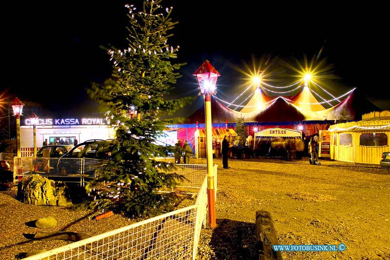 04122308.jpg - FOTOOPDRACHT:Dordrecht:23-12-2004:Première van cricus royal 2004 maassstraat evenementen terrein avond opnamenDeze digitale foto blijft eigendom van FOTOPERSBURO BUSINK. Wij hanteren de voorwaarden van het N.V.F. en N.V.J. Gebruik van deze foto impliceert dat u bekend bent  en akkoord gaat met deze voorwaarden bij publicatie.EB/ETIENNE BUSINK