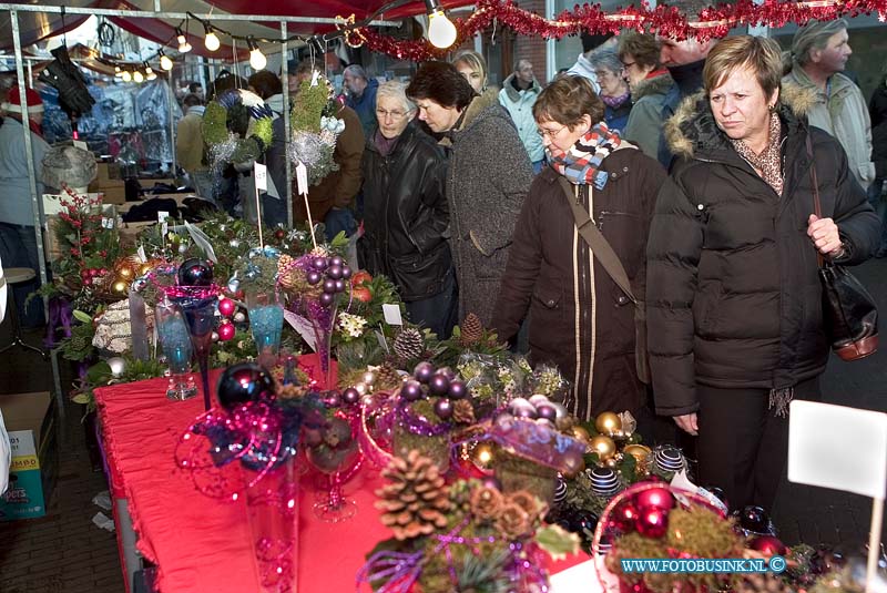 05121706.jpg - FOTOOPDRACHT:Dordrecht:17-12-2005:De Dordtse kerstmarkt Deze digitale foto blijft eigendom van FOTOPERSBURO BUSINK. Wij hanteren de voorwaarden van het N.V.F. en N.V.J. Gebruik van deze foto impliceert dat u bekend bent  en akkoord gaat met deze voorwaarden bij publicatie.EB/ETIENNE BUSINK