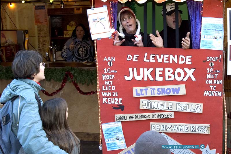 05121715.jpg - FOTOOPDRACHT:Dordrecht:17-12-2005:De Dordtse kerstmarkt Deze digitale foto blijft eigendom van FOTOPERSBURO BUSINK. Wij hanteren de voorwaarden van het N.V.F. en N.V.J. Gebruik van deze foto impliceert dat u bekend bent  en akkoord gaat met deze voorwaarden bij publicatie.EB/ETIENNE BUSINK