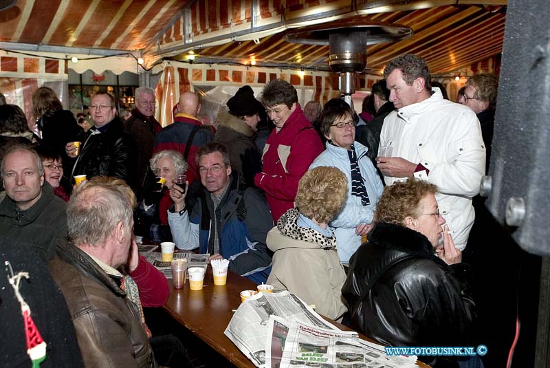 05121729.jpg - FOTOOPDRACHT:Dordrecht:17-12-2005:De Dordtse kerstmarkt Deze digitale foto blijft eigendom van FOTOPERSBURO BUSINK. Wij hanteren de voorwaarden van het N.V.F. en N.V.J. Gebruik van deze foto impliceert dat u bekend bent  en akkoord gaat met deze voorwaarden bij publicatie.EB/ETIENNE BUSINK