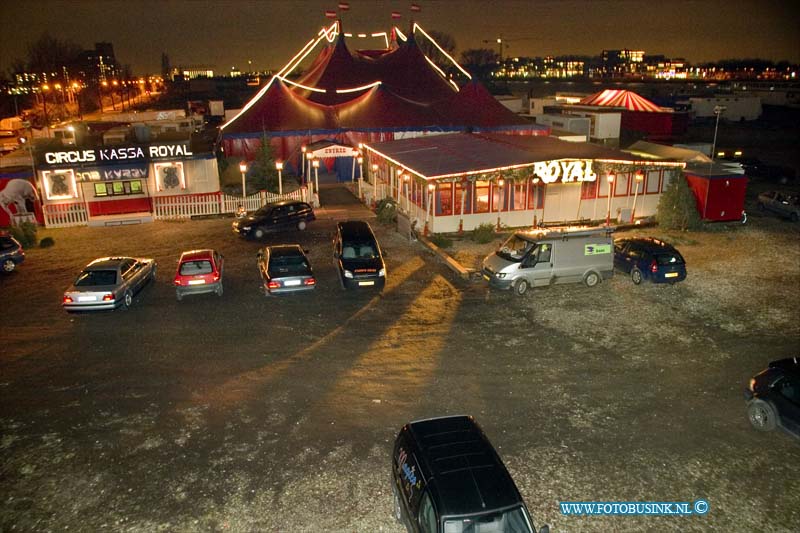 07010313.jpg - FOTOOPDRACHT:Dordrecht:03-01-2007:avond opnamen van de laatste voorstelling van het Dordtse winter circus op het evenemnetenterein aan de maasstraat te dordrechtDeze digitale foto blijft eigendom van FOTOPERSBURO BUSINK. Wij hanteren de voorwaarden van het N.V.F. en N.V.J. Gebruik van deze foto impliceert dat u bekend bent  en akkoord gaat met deze voorwaarden bij publicatie.EB/ETIENNE BUSINK