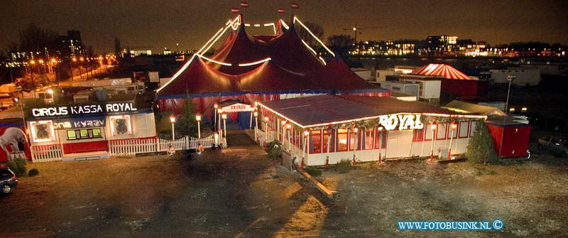 07010315.jpg - FOTOOPDRACHT:Dordrecht:03-01-2007:avond opnamen van de laatste voorstelling van het Dordtse winter circus op het evenemnetenterein aan de maasstraat te dordrechtDeze digitale foto blijft eigendom van FOTOPERSBURO BUSINK. Wij hanteren de voorwaarden van het N.V.F. en N.V.J. Gebruik van deze foto impliceert dat u bekend bent  en akkoord gaat met deze voorwaarden bij publicatie.EB/ETIENNE BUSINK